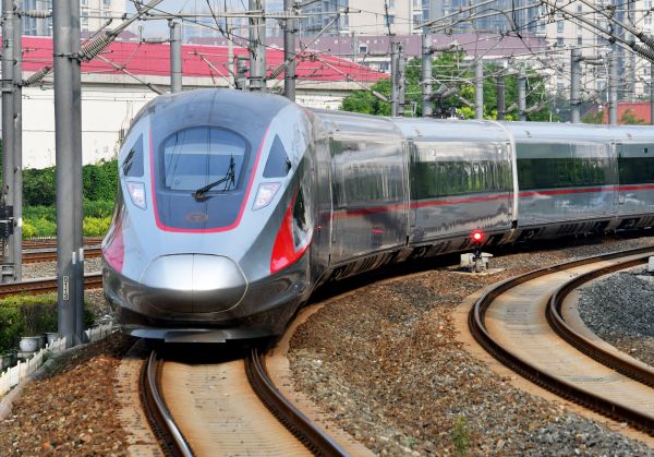外媒惊叹中国高铁全速前进:中国称第二 没人敢