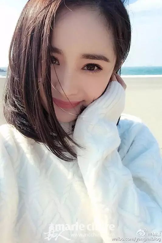 杨幂的挡脸自拍,挡不住的是完美的妆容啊!