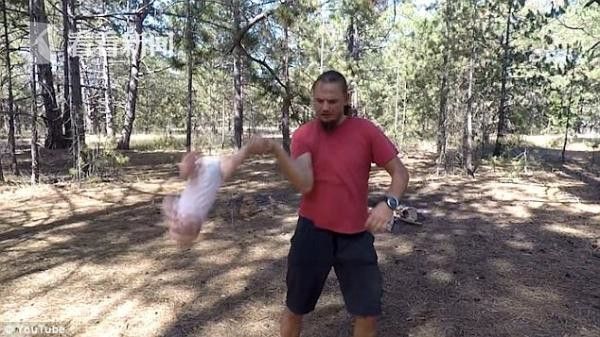 视频 | 乌克兰虎爸拎4个月女儿空中甩圈称宇航