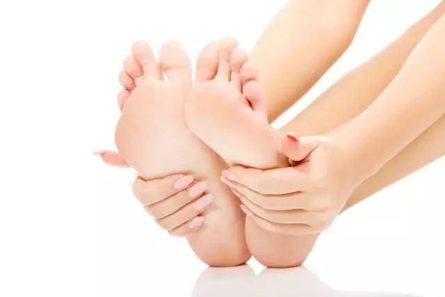 【健康】脚后跟连着肾?总是痛怎么办|肾虚|脚后