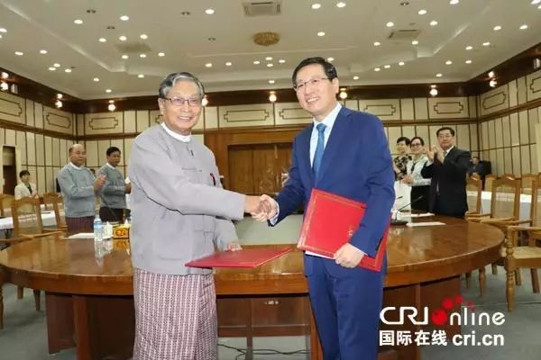 ▲嘹亮大使与缅甸红十字会吴觉丁瑞部长(图片泉源:国际在线)