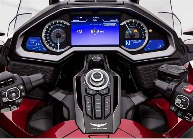 最新款本田旗舰摩托车--2018金翼曝光,再树标