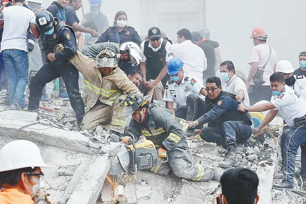 一个月不到遭遇两次强震 墨西哥地震唤起悲痛