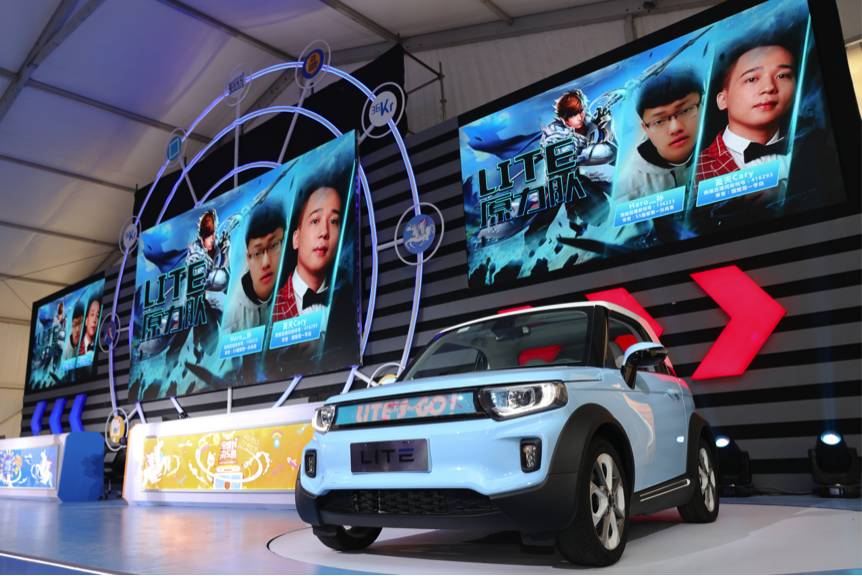 车外两块屏,舱内三块屏!国产微型车亮瞎了!