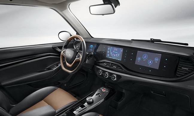 车外两块屏,舱内三块屏!国产微型车亮瞎了!