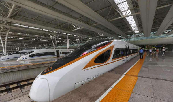 外媒惊叹中国高铁 复兴号让回家的距离变短_