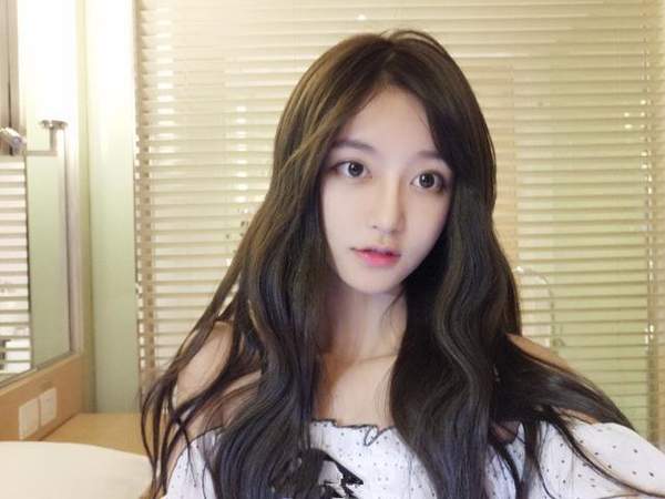 网红“什么七七”晒与男友亲密照 网友:我失恋了_八卦趣闻_新浪游戏_新浪网