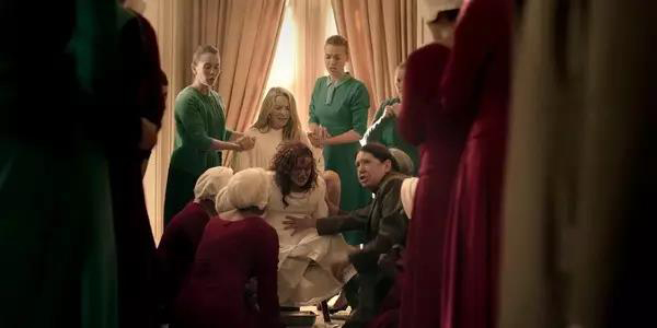 《使女的故事》为何拒绝女性主义标签,又蕴含