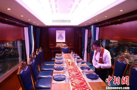 绿皮车记忆火车餐厅在哈尔滨开业|哈尔滨|王