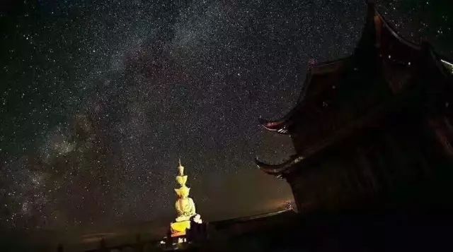 上山徒步两日,人间已是百年|报国寺|峨眉山|旅游