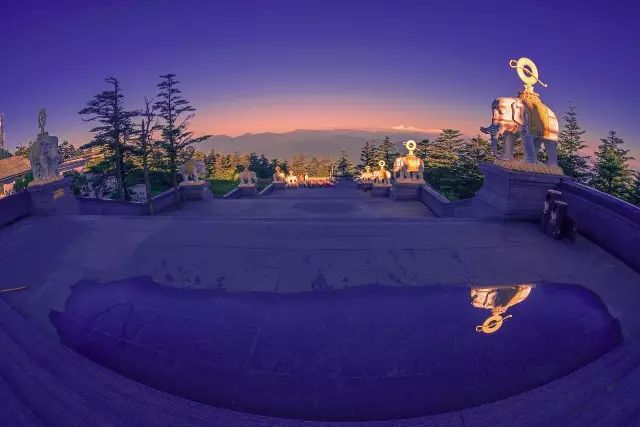 上山徒步两日,人间已是百年|报国寺|峨眉山|旅游