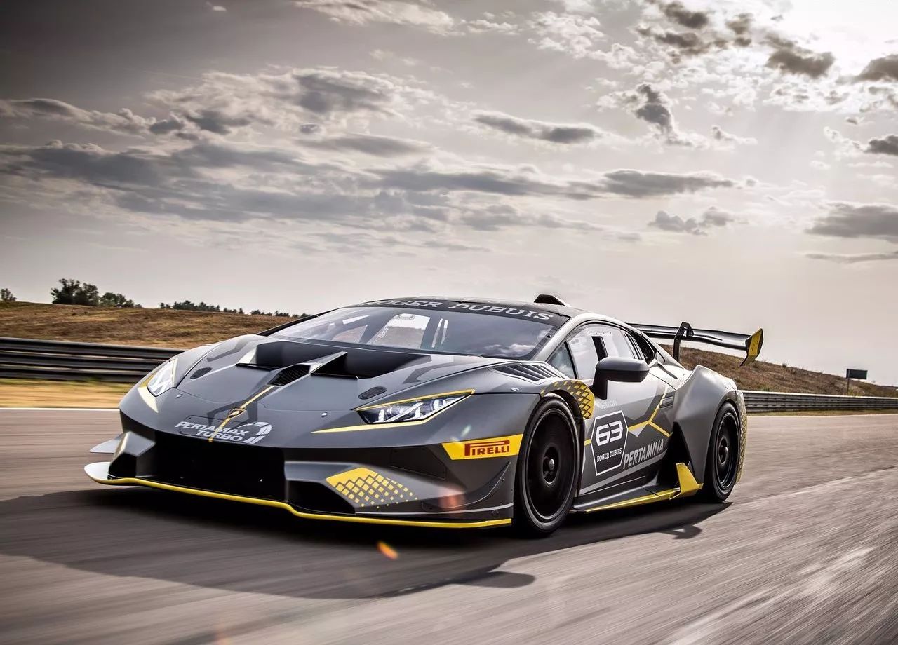 腕表和超跑更配 兰博基尼发布小牛赛车的同时与Roger Dubuis合作