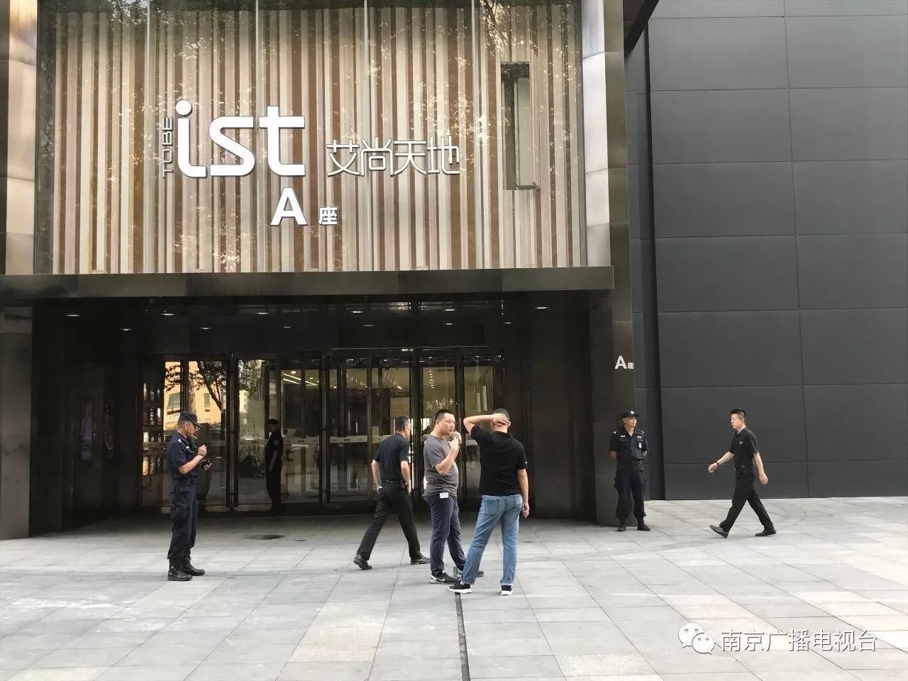 最新| iphone8终于开售，没想到现场会是这样