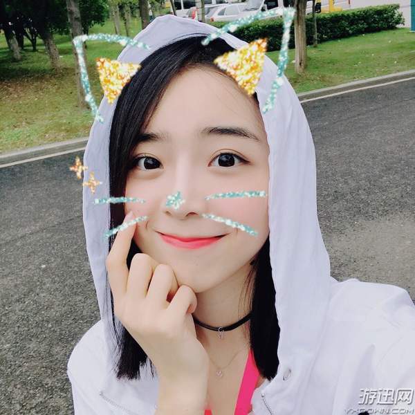 LPL美女主持晒萌照自嘲脸圆!网友:小姐姐又漂