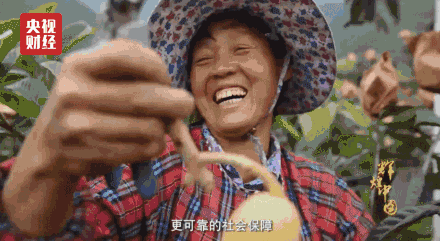 牢牢把握人民群众对美好生活的向往,决胜全面建成小康社会.