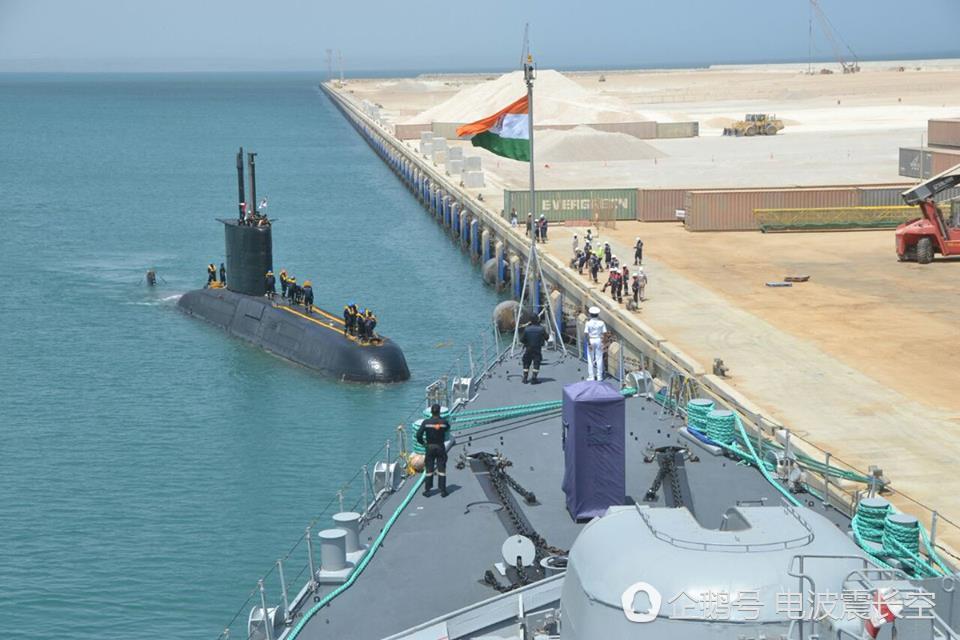 印度海军西苏玛号到达阿曼