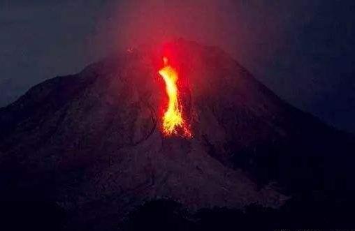 印尼阿贡火山警戒级别升至最高级 中领馆提醒中国游客安全出行|阿贡火山|警戒|最高级_新浪新闻