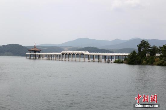 資料圖：9月以來，丹江口水庫水位創(chuàng)歷史新高。 中新社記者 王中舉 攝