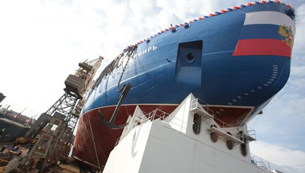 俄罗斯“西伯利亚”号破冰船在波罗的海造船厂准备下水（俄新社）