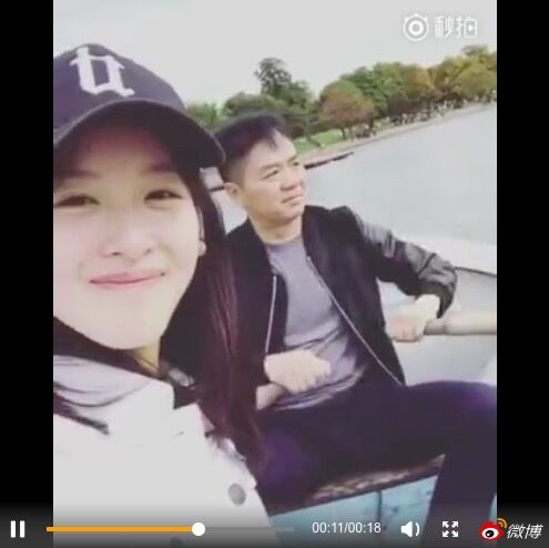 小妹妹坐船头:刘强东奶茶妹妹再撒狗粮:妹妹坐船头哥哥桨在手