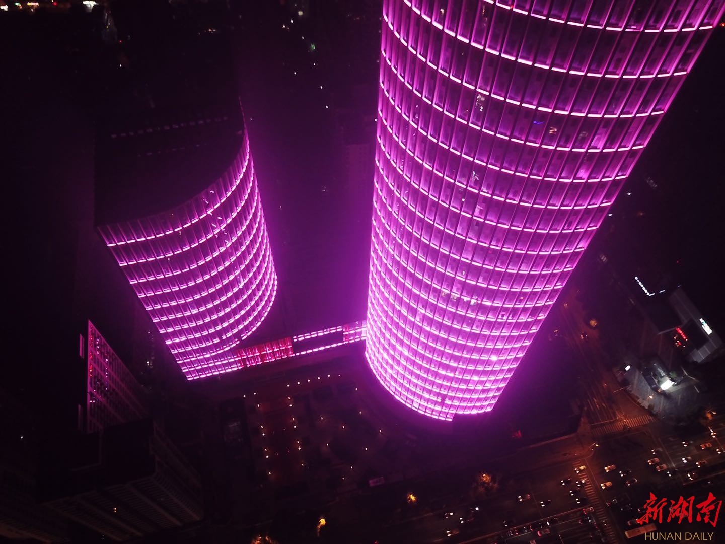 新湖南大厦“盛装”亮相