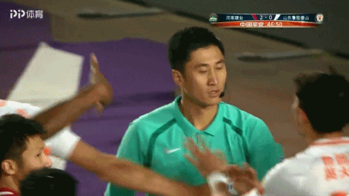 gif-和马宁顶嘴!佩莱染黄