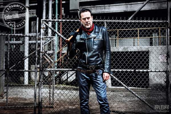 《行尸走肉》第八季海报 领袖光环加身,主角大战尼根_八卦趣闻_新浪游戏_新浪网