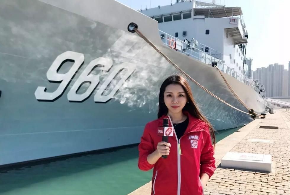 英破禁卖袖珍潜艇给中国 中俄军演成功对接俄