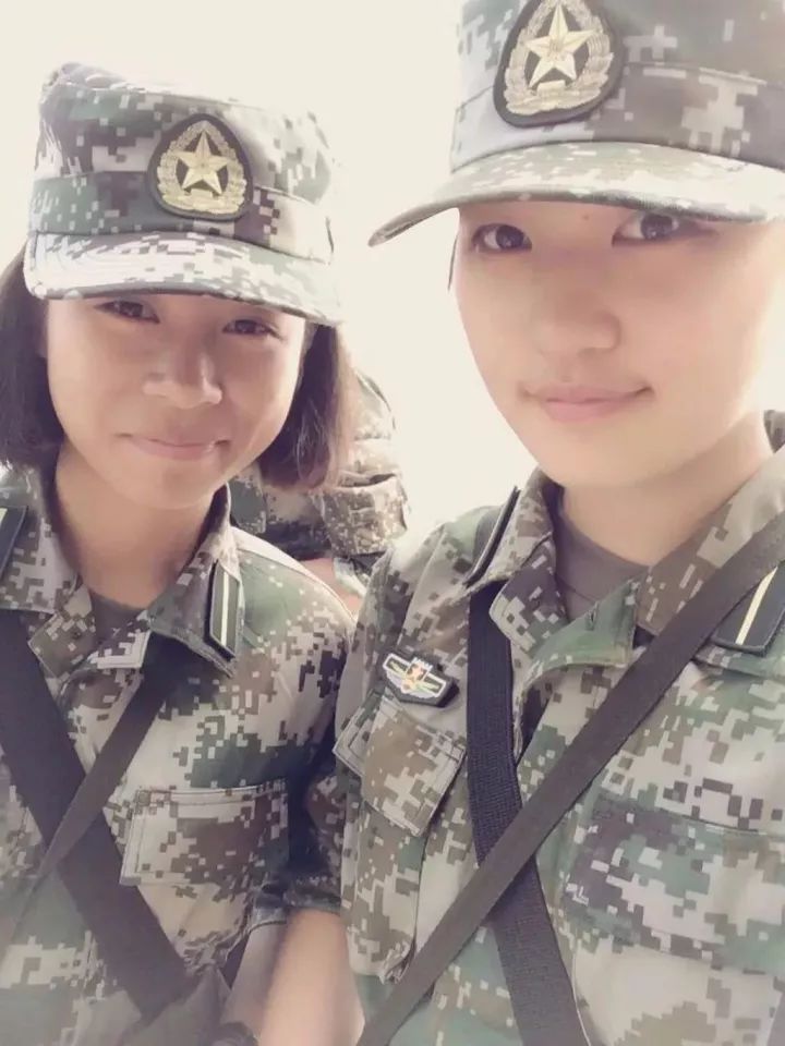 军装照vs便装照,原来好看的小姐姐都上交部队了