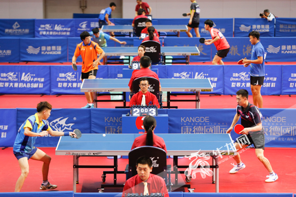 2017年中国乒乓球俱乐部甲A比赛在渝开赛 重