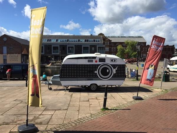 他花了2000元做了一台超大相机 效果逆天