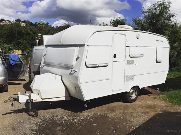 他花了2000元做了一台超大相机 效果逆天