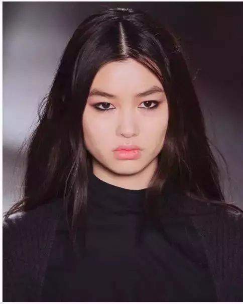 她是今年维密华人天使最小的妹子,19岁走上人