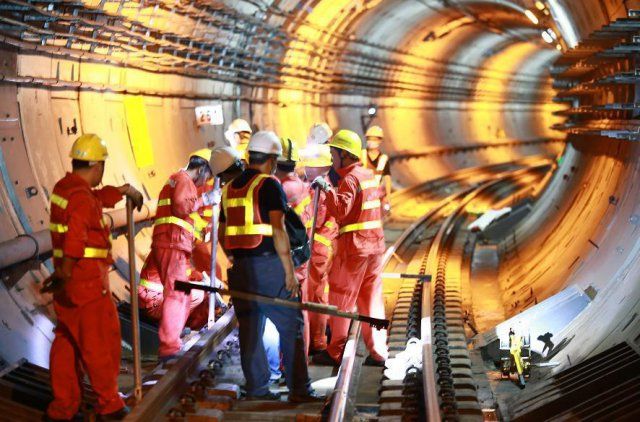 深圳地铁1号线完成13年来最大规模换轨, 更换