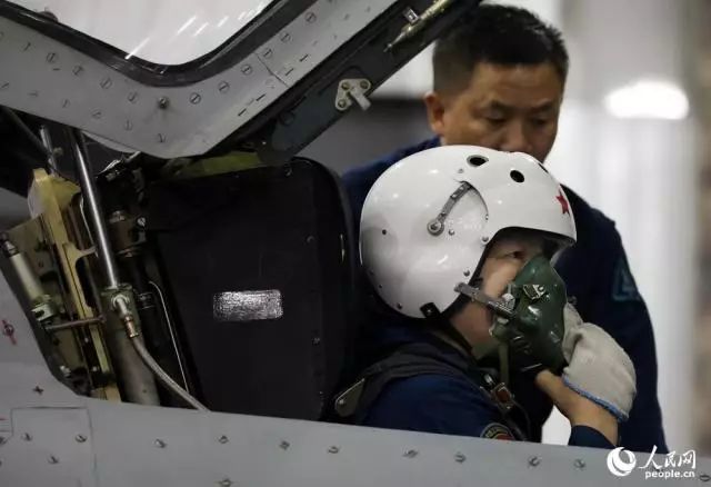 ▲中巴双方航行员整装待发,听令再次出动。刘应华 摄
