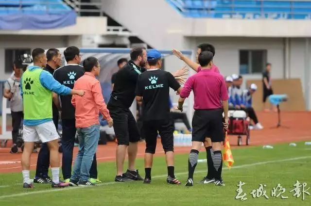 中甲联赛丽江主场大冲突,球员遭安保殴打?网友