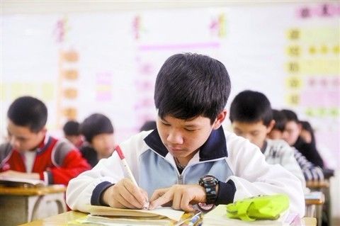 群体工资不低于当地公务员 越艰苦地区补助越