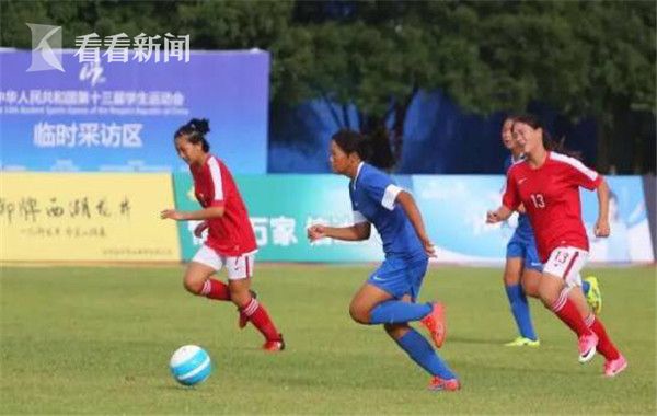 2017上海校园足球中小学组联赛 200多参赛队