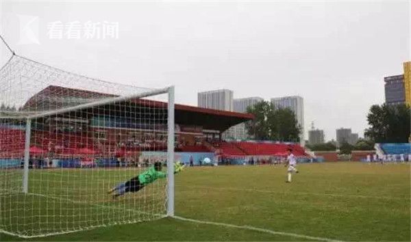 2017上海校园足球中小学组联赛 200多参赛队