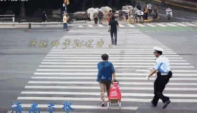 一直耐心跟她講著