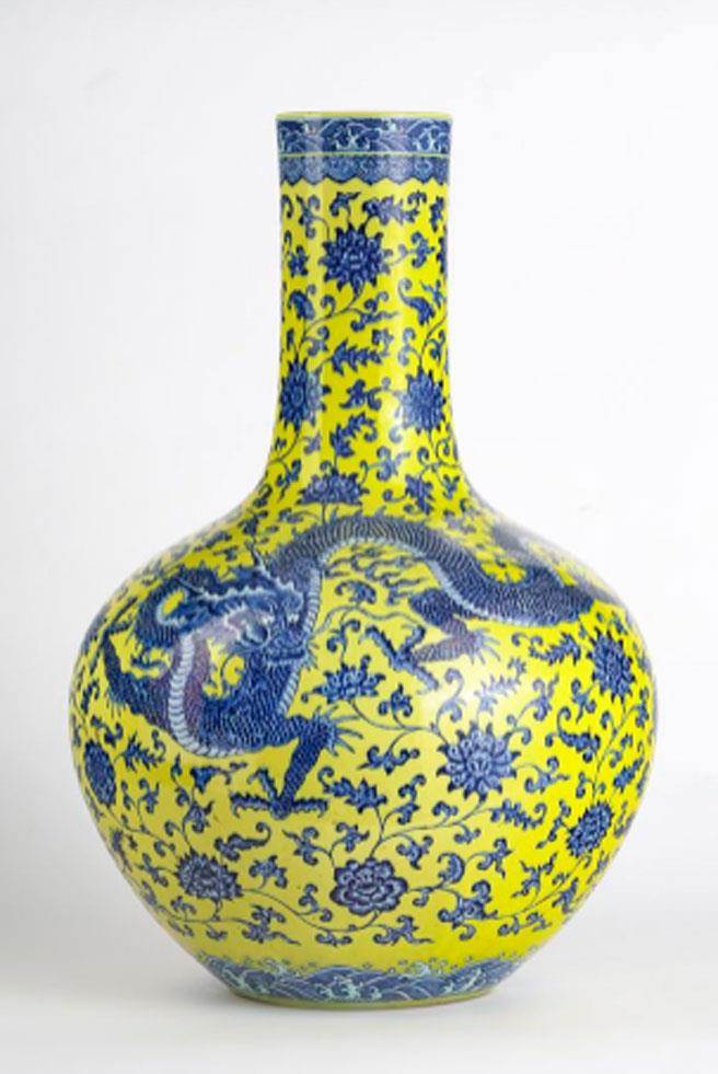 中国花瓶以天价拍出。（图片来源：英媒）