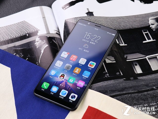vivo x20的屏幕占比超过85,屏幕分辨率达到2160x1080,十分清晰,屏幕