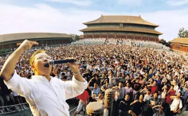 逝去的疯狂英语:杠上俞敏洪,兴;遇上陈安之,卒|