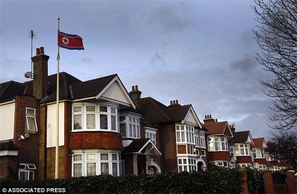 朝鲜驻英国大使馆附近发现可疑背包 警方封锁