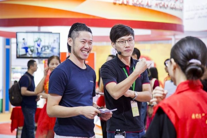 从学建筑到从事职业手语翻译,他帮助听障者发