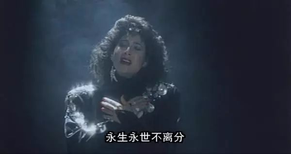 她和邓丽君齐名,因貌美被学校劝退,丧夫4年独