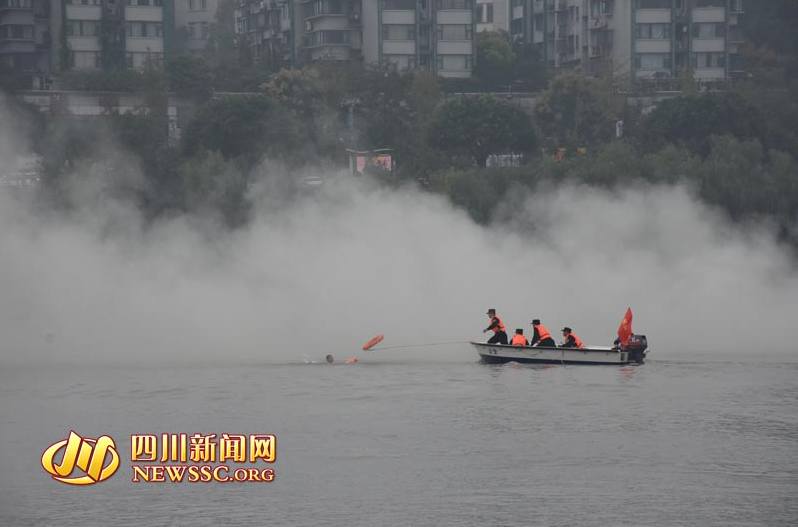 全省公安机关在内江举行防汛救灾舟船演练|无