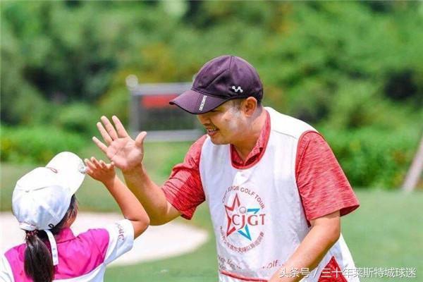 刘国梁带女儿拿高尔夫冠军 他仍在为国培养人