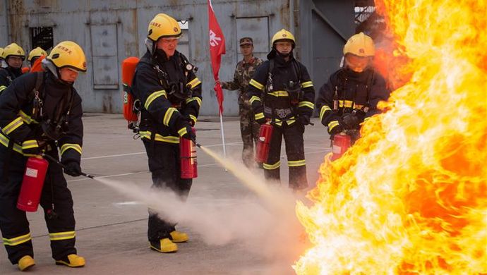 儿醉酒驾驶致车辆燃烧身亡,父认为救援不及时