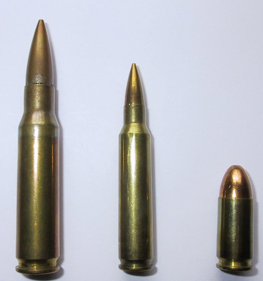 左边是7.62×51，中间是M16的5.56×45,7.62子弹已经算大威力了，但是现在也不够用